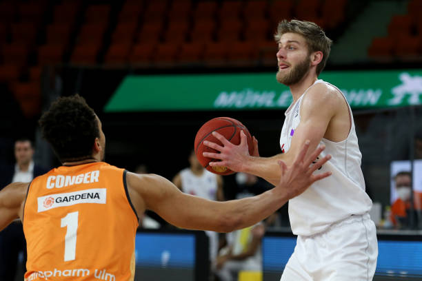 终位居前列 终位居前列