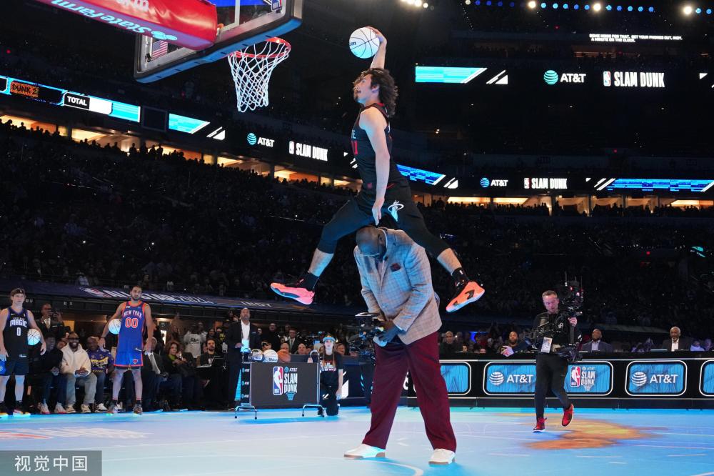 他的个人突 他的个人突